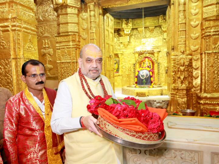 उन्होंने सोमनाथ मंदिर में महादेव को चढ़ाए जाने वाले गंगाजल को छानने और बोतलों में भरकर भक्तों को प्रसाद के रूप में देने के लिए सोमनाथ मंदिर की ‘सोमगंगा वितरण सुविधा’ का भी उद्घाटन किया.