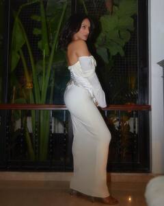 Masaba Gupta : व्हाईट ऑफ शोल्डर ड्रेसमध्ये मसाबाचा हॉट अंदाज