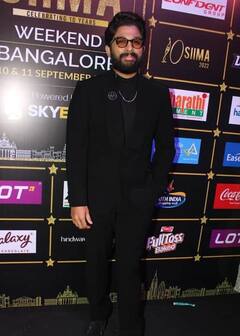 SIIMA 2022: અલ્લૂ અર્જુનને મળ્યો બેસ્ટ એક્ટર એવોર્ડ, બ્લેક આઉટફિટમાં પોઝ આપતા લાગ્યો 'ફાયર'