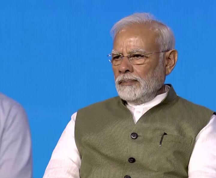प्रधानमंत्री नरेंद्र मोदी ने कहा कि भारत, डेयरी पशुओं का सबसे बड़ा डेटाबेस तैयार कर रहा है. डेयरी सेक्टर से जुड़े हर पशु की टैगिंग हो रही है. आधुनिक तकनीक की मदद से हम पशुओं की बायोमीट्रिक पहचान कर रहे हैं. हमने इसे पशु आधार नाम दिया है.