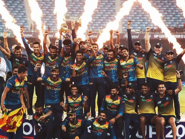 PAK vs SL : आशिया कप 2022 स्पर्धेत श्रीलंका संघाने पाकिस्तानला 23 धावांनी मात देत विजय मिळवला आहे. विजयानंतर श्रीलंकन खेळाडू कमालीचे आनंदी दिसत होते.