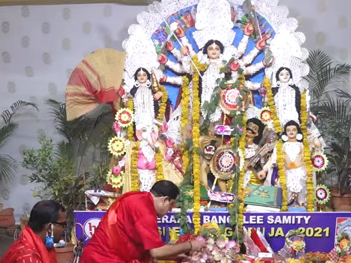 Durga Puja 2022:শেষ মুহূর্তে উমা বরণের প্রস্তুতি,ধর্ম-বর্ণ নির্বিশেষে স্বাগত জানাচ্ছে হায়দরাবাদ বাঙালি সমিতি