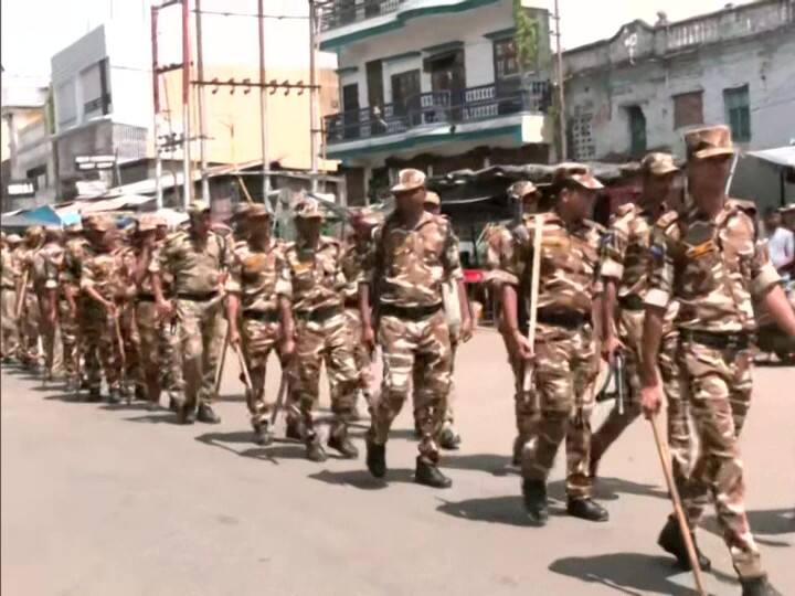 अंजुमन इंतेजामिया मस्जिद समिति ने ज्ञानवापी मस्जिद को वक्फ संपत्ति बताते हुए कहा था कि मामला सुनवाई योग्य नहीं है. जिला न्यायाधीश ने पिछले महीने इस मामले में आदेश 12 सितंबर तक के लिए सुरक्षित रख लिया था लेकिन, आज कड़ी सुरक्षा के बीच मामले में सुनवाई की गई.