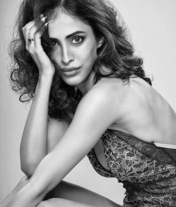 મુંબઇઃ  પ્રિયા બેનર્જી તેની બોલ્ડ બિકિની તસવીરોને લઈ ચર્ચામાં છે. પ્રિયા બેનર્જીએ પોતાના ઈન્સ્ટાગ્રામ પર હોટ તસવીરો શેર કરી છે.