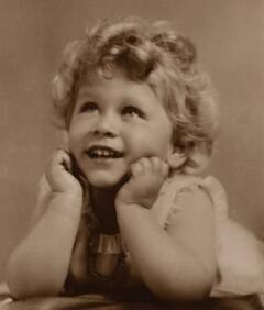 Queen Elizabeth II unseen photo: ક્વિન એલિઝાબેથ IIની આ 8 તસવીરો તમે પહેલાં ક્યારેય નહી જોઈ હોય