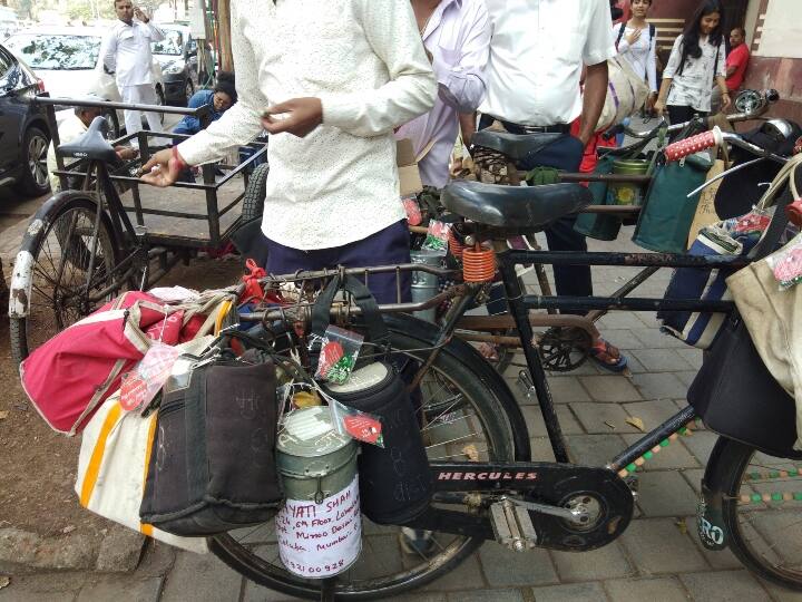 Maharashtra Bicycles stolen our existence in trouble appeal to Deputy CM Fadnavis ann Maharashtra: 'साइकिलें हो रही है चोरी, संकट में हमारा वजूद', डब्बावालों ने डिप्टी सीएम फडणवीस से लगाई गुहार