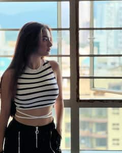 PHOTO: अनुष्का सेनने क्रॉप टॉपमध्ये दाखवली तिची परफेक्ट फिगर; फोटो चर्चेत!