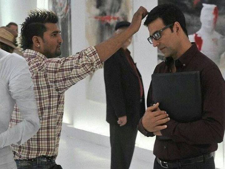 Akshay Kumar's hairstylist Milan Jadhav passed away, was working with the actor for 15 years Akshay Kumar Hair Stylist: अक्षय कुमार के हेयर स्टाइलिस्ट मिलन जाधव का निधन, 15 साल से एक्टर संग कर रहे थे काम