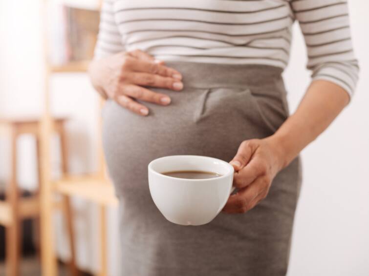 How Safe Is Coffee For Pregnant Women? Know Here Coffee , Pregnancy : கர்ப்பிணி பெண்களுக்கு காபியால் இந்த விளைவா? இந்த ரிப்போர்ட் அதிர்ச்சியை கொடுக்குது..உஷார்