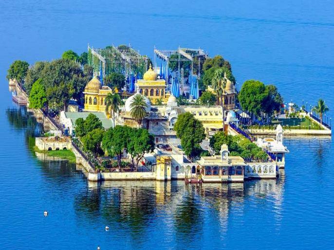 IRCTC Tour Pacakge Udaipur 2022: अगर आप झीलो की नगरी यानि उदयपुर (Udaipur) घूमने का प्लान बना रहे हैं तो आईआरसीटीसी (IRCTC) आपके लिए एक बेहद शानदार ऑपर लेकर आया है. जिसमें आप तीन दिन तक उदयपुर घूम सकते हैं और यहां के फेमस पर्यटक स्थलों को देख सकते हैं. पैकेज की खास बात ये है कि इसके लिए आपको सिर्फ 5 हजार रुपए ही खर्च करने होंगे. चलिए बताते हैं आपको पूरी डिटेल....