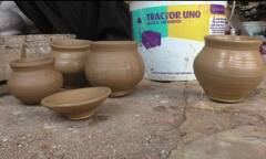 સાત દાયકાથી કચ્છનો આ મુસ્લિમ પરિવાર બનાવી રહ્યો છે ઈકોફ્રેન્ડલી ગરબા