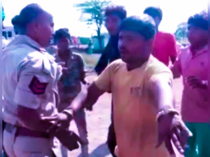 Rajasthan News Police personnel attacked and beaten up in Ramnagar area in Bundi ANN Bundi News: बूंदी में पुलिस के जवानों को जमकर पीटा, सिर पर आईं चोटें, देखें Viral Video