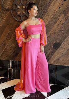 Sunny Leone: ਸੰਨੀ ਲਿਓਨ ਨੇ ਲੁੱਟੀ ਮਹਫਿਲ, ਗੁਲਾਬੀ ਪਹਿਰਾਵੇ ਵਿੱਚ ਲਗਾਇਆ ਗਲੈਮਰ ਦਾ ਤੜਕਾ