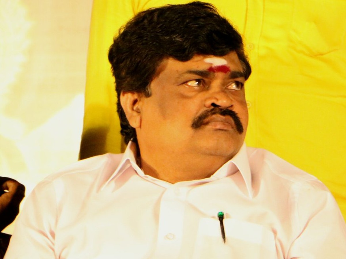 எந்த இடங்களுக்கும் செல்லலாம் - ராஜேந்திர பாலாஜிக்கு உச்சநீதிமன்றம் தளர்வு...!
