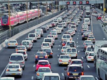 doctor leaves car runs 3 km to beat traffic in bangalore ਟ੍ਰੈਫ਼ਿਕ ਵਿੱਚ ਫਸਿਆ ਡਾਕਟਰ, 45 ਮਿੰਟ ਦੌੜ ਲਾ ਕੇ ਪੁੱਜਿਆ ਹਸਪਤਾਲ, ਬਚਾਈ ਮਰੀਜ਼ ਦੀ ਜਾਨ