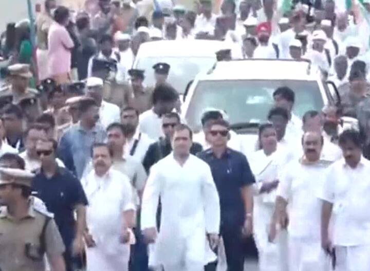 रविवार को नेमोम में पहले दिन की यात्रा समाप्त होने पर गांधी ने कहा कि केरल सभी का सम्मान करता है और खुद को कभी विभाजित नहीं होने देता, और न ही नफरत फैलने देता है. उन्होंने कहा कि ‘भारत जोड़ो यात्रा’ एक प्रकार से इन्हीं विचारों का विस्तार है.