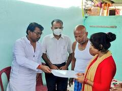 दुमका: पेट्रोल डालकर जलाई गई छात्रा की बड़ी बहन को मिली नौकरी, बसंत सोरेन ने सौंपा नियुक्ति पत्र