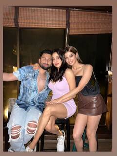 इब्राहिम अली खान के साथ जाह्नवी और खुशी ने की जमकर पार्टी, देखें इनसाइड Photos