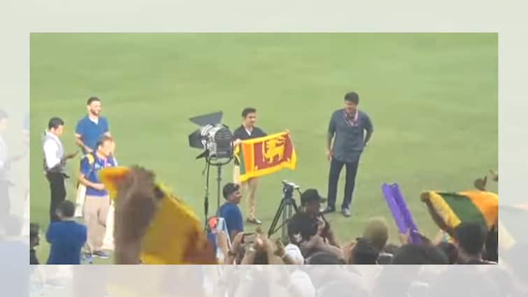 Gautam Gambhir Poses With Sri Lanka's Flag After Dasun Shanaka's Side Wins Asia Cup Asia Cup: শনাকাদের পাশে দাঁড়িয়ে শ্রীলঙ্কার জাতীয় পতাকা হাতে ছবি তুললেন গম্ভীর