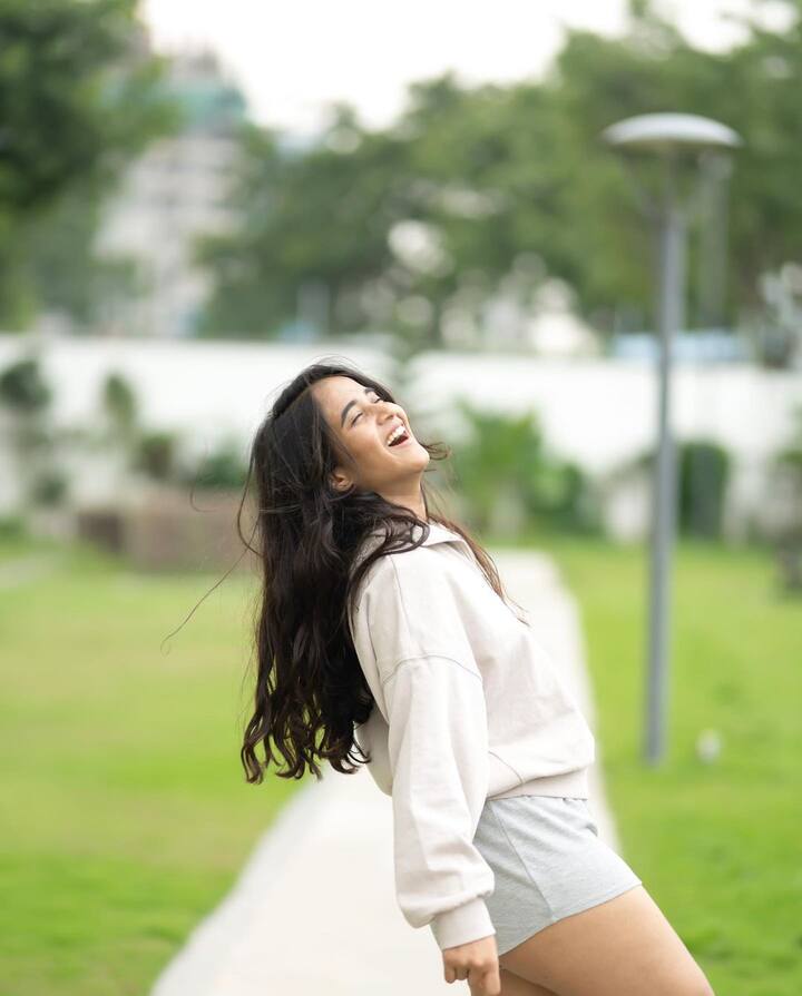 షార్ట్స్ ఫిలిమ్స్, మ్యూజిక్ ఆల్బమ్స్ తో పాటు ఒకట్రెండు సినిమాల్లో కూడా నటించింది. Image Credit: Deepthi Sunaina/ Instagram