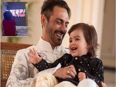 अर्जुन रामपाल के बेटे ने फिल्‍म 'रॉक ऑन' देख दिया ऐसा रिएक्‍शन, वीडियो हो रहा वायरल