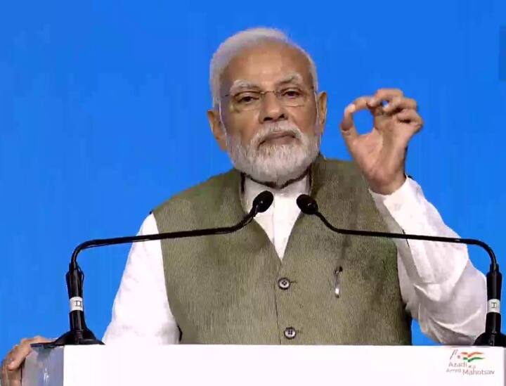 प्रधानमंत्री नरेंद्र मोदी ने विश्व डेयरी सम्मेलन का शुभारंभ करते हुए कहा, 'डेयरी सेक्टर का सामर्थ्य ना सिर्फ ग्रामीण अर्थव्यवस्था को गति देता है बल्कि ये दुनिया भर में करोड़ों लोगों की आजीविका का भी प्रमुख साधन है.'