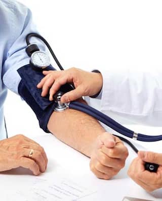Low Blood Pressure: અચાનક જ કેમ થઇ જાય છે બ્લડ પ્રેશર લો, આ છે મુખ્ય કારણો