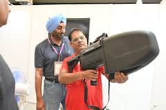 In Pics: नजदीक से चलाई गोली को भी बेअसर कर देते हैं बुलेटप्रुफ जैकेट्स, इन हथियारों की प्रदर्शनी देखने उमड़े लोग