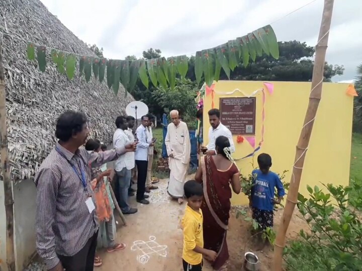 கழிவறையுடன் கூடிய குளியல் அறை கட்டிட திறப்பு விழா- குத்துவிளக்கு ஏற்றி திறப்பு விழா கண்ட கிராம மக்கள்!