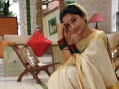 Actress Meera Jasmine: கசவு புடவையில் நடிகை மீரா ஜாஸ்மினின் சமீபத்திய புகைப்படங்கள்!