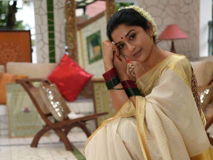 Meera Jasmine Latest Photos : கசவு புடவையில் நடிகை மீரா ஜாஸ்மினின் சமீபத்திய புகைப்படங்கள்!