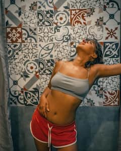 Saloni Chopra Pics: सलमान खान की फिल्म से डेब्यू करने वाली ये एक्ट्रेस क्यों रहती हैं चर्चा में? शेयर करती हैं ऐसी-ऐसी तस्वीरें