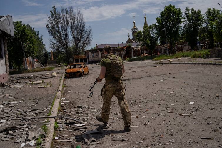 Russia Ukraine War Ukraine took back 20 villages And drove the Russian army Russia Ukraine War: युद्ध में बैकफुट पर रूस! यूक्रेन ने 24 घंटे में 20 गांवों को लिया वापस