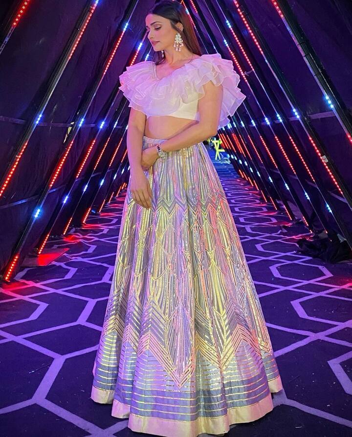 या चित्रपटात ती मुख्य भूमिकेत झळकली होती. ‘रॉक ऑन’ चित्रपटात अभिनेता फरहान अख्तर नायक होता. या चित्रपटाला प्रेक्षकांचा आणि समीक्षकांचा चांगला प्रतिसाद मिळाला. यानंतर प्राचीच्या हाताला एकापाठोपाठ एक अनेक चित्रपट लागले, ज्यात तिच्या दमदार अभिनयाचे खूप कौतुक झाले. (Photo : Prachi Desai/IG)