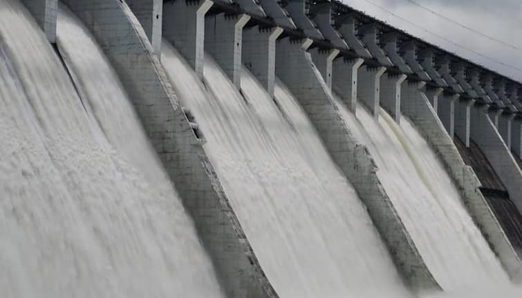 More than 38 percent water storage in total 206 reservoirs of the state: Sardar Sarovar Dam more than 55 percent full રાજ્યના ૨૦૬ જળાશયોમાં ૩૮ ટકાથી વધુ પાણીનો સંગ્રહ: સરદાર સરોવર ડેમ ૫૫ ટકાથી વધુ ભરાયો