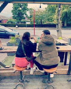 लंदन में कॉफी डेट पर निकले विराट-अनुष्का , सड़क किनारे रोमांटिक पल बिताता दिखा ये कपल