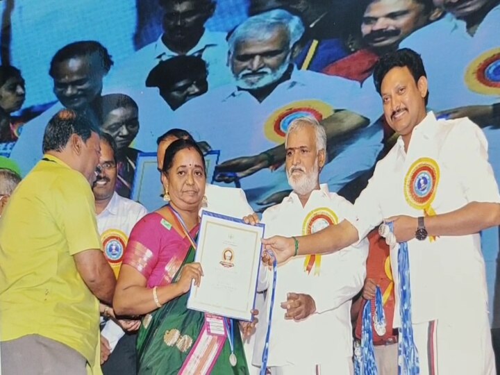 கழிவறையுடன் கூடிய குளியல் அறை கட்டிட திறப்பு விழா- குத்துவிளக்கு ஏற்றி திறப்பு விழா கண்ட கிராம மக்கள்!