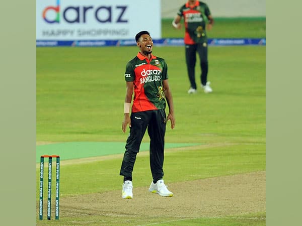 ২০১৬ টি-টোয়েন্টি বিশ্বকাপে ৪ ওভারে ২২ রান দিয়ে ৫ উইকেট তুলে নিয়েছিলেন মুস্তাফিজুর রহমান নিউজিল্য়ান্ডের বিরুদ্ধে।