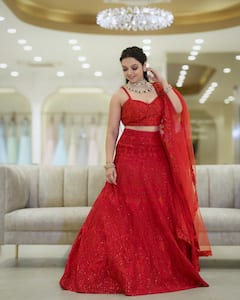 Nitya Shetty : ఎర్రగౌనులో చిరు నవ్వులు చిందిస్తున్న నిత్యాశెట్టి