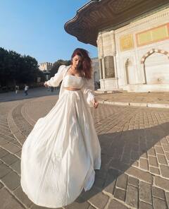 Avneet Kaur Photos: ઈસ્તાંબુલમાં અવનીત કૌરે સિંડ્રેલા લૂકમાં આપ્યા પોઝ, કાતિલ અંદાજ પર ફીદા થયા ફેન્સ