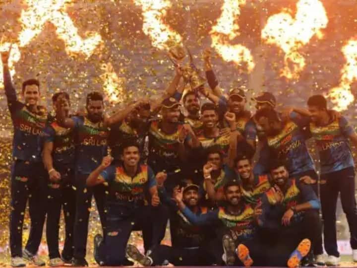 Watch: Sri Lankan players danced fiercely in the dressing room after winning the Asia Cup, video went viral Watch: एशिया कप जीतने के बाद ड्रेसिंग रूम में जमकर नाचे श्रीलंका के खिलाड़ी, वीडियो वायरल