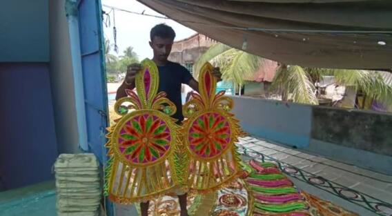 গ্রামজুড়ে তৈরি হচ্ছে দেবী দুর্গার সাজসজ্জা