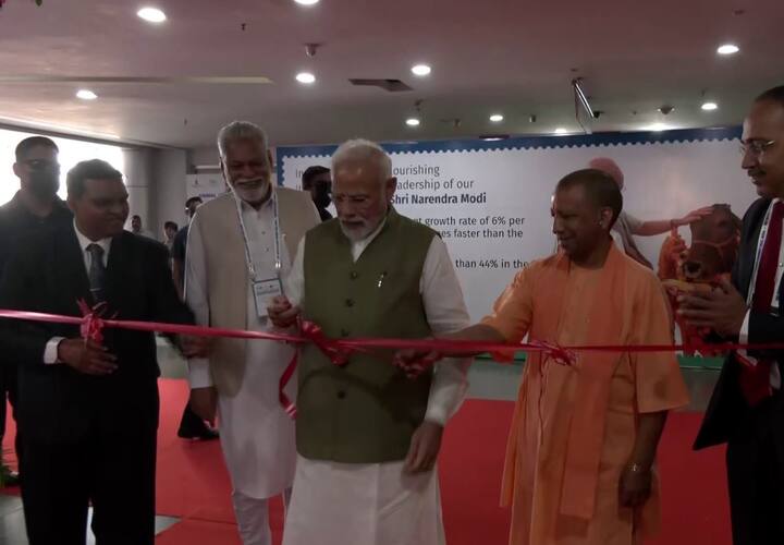 इससे पहले पीएम मोदी ने ग्रेटर नोएडा में आज इंडिया एक्सपो सेंटर एंड मार्ट, प्रदर्शनी का निरीक्षण भी किया.