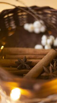 Health Tips : पाठदुखीने त्रस्त आहात? स्वयंपाक घरातील दालचिनी आहे यावर रामबाण उपाय