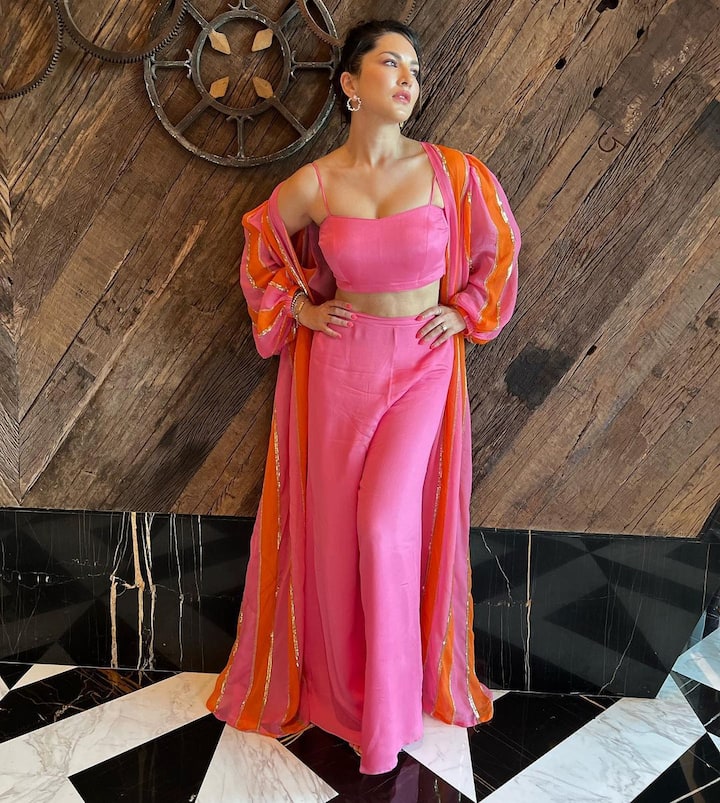 इंस्टाग्रामवर शेअर केलेल्या फोटोंमध्ये सनी गुलाबी रंगाचा ड्रेस परिधान केलेली दिसत आहे.(फोटो सौजन्य : sunnyleone/इंस्टाग्राम)