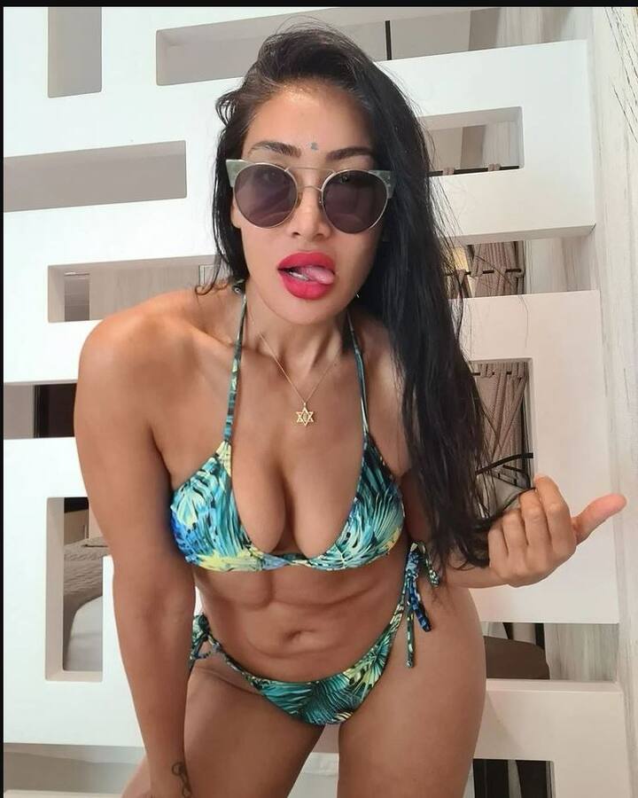 સોફિયા હયાતનું નામ બોલ્ડ અભિનેત્રીઓની યાદીમાં સામેલ છે.