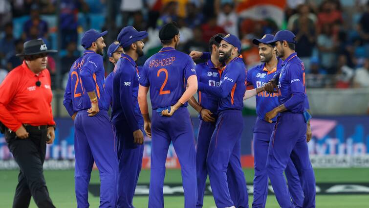 Twitterati furious after Sanju Samson's exclusion from India's T20I World Cup squad, know details India's T20I WC Squad: ভারতের বিশ্বকাপ দলে তারকা ব্যাটার সুযোগ না পাওয়ায় ক্ষুব্ধ সমর্থকদের একাংশ