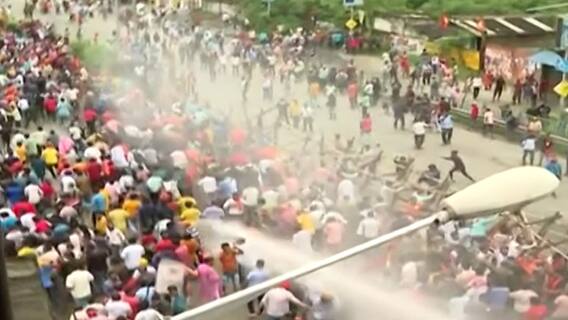 West Bengal में रैली के दौरान पुलिस और BJP कार्यकर्ता आपस में भिड़े, पुलिस की गाड़ी फूंकी | Matrabhumi