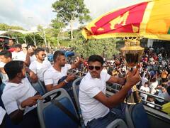 Photos: Asia Cup 2022 की चैंपियन टीम श्रीलंका ने निकाली 'विक्ट्री परेड', देखें तस्वीरें