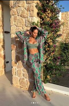 Esha Gupta: ਈਸ਼ਾ ਗੁਪਤਾ ਨੇ ਡੀਪਨੇਕ ਕ੍ਰੌਪ ਟਾਪ 'ਚ ਮਚਾਈ ਤਬਾਹੀ, ਵੇਖੋ ਇਹ ਤਸਵੀਰਾਂ